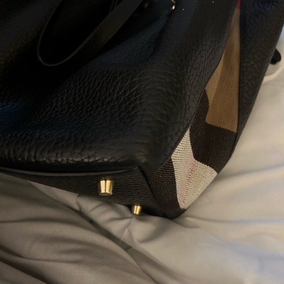 PEBBLE LEATHER BURBERRY BAG - Picture 10 of 12